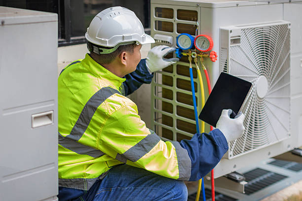 Professional Hvac technician working in Loxahatchee, FL